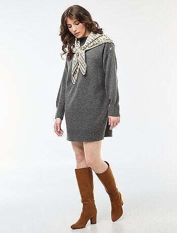 Robe pull avec boutons fantaisies