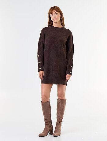Robe pull avec boutons martelés