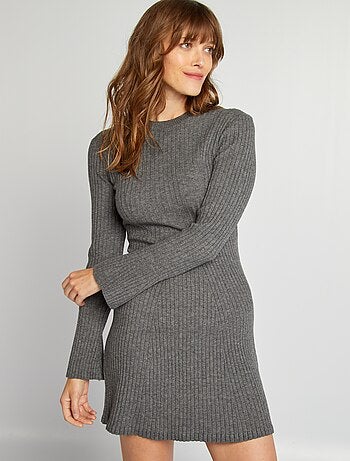 Robe pull courte ajustée