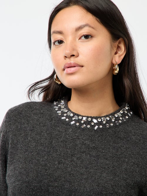 Robe pull courte avec col à strass - Kiabi