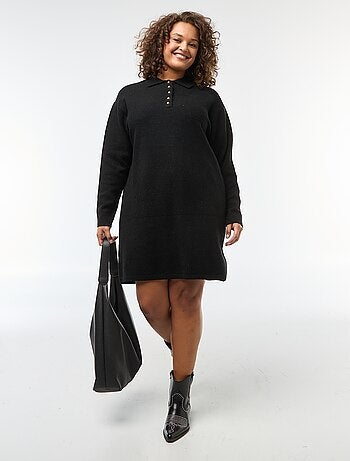 Robe pull en maille lourde avec boutons dorés au col