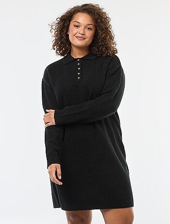 Robe pull en maille lourde avec boutons dorés au col