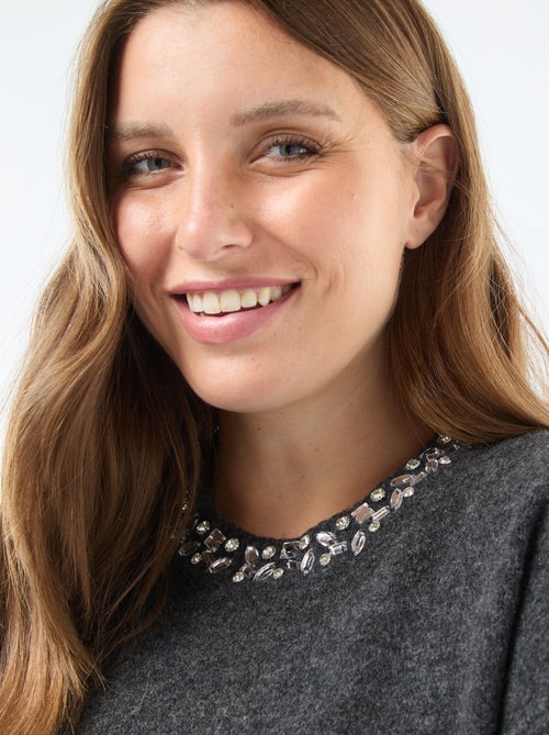 Robe pull en maille lourde avec strass au col - Kiabi
