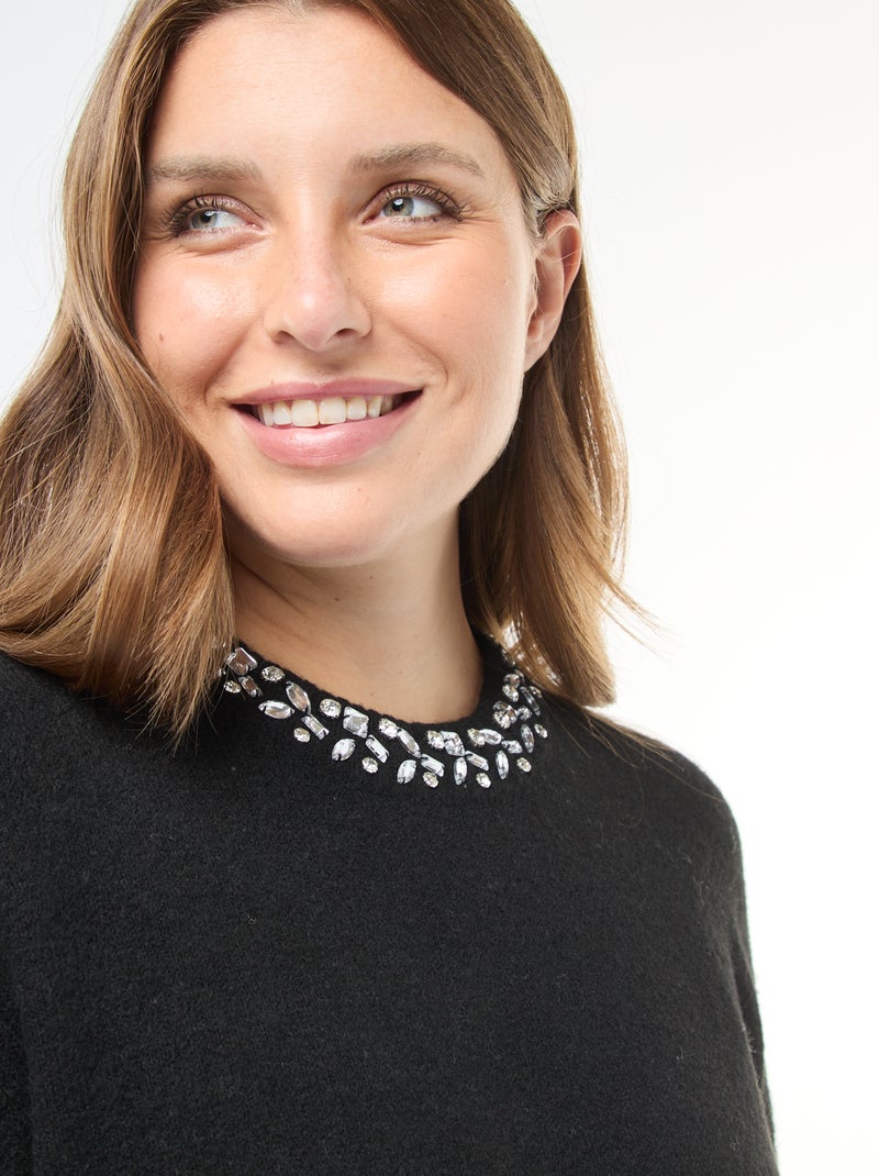 Robe pull en maille lourde avec strass au col Noir - Kiabi