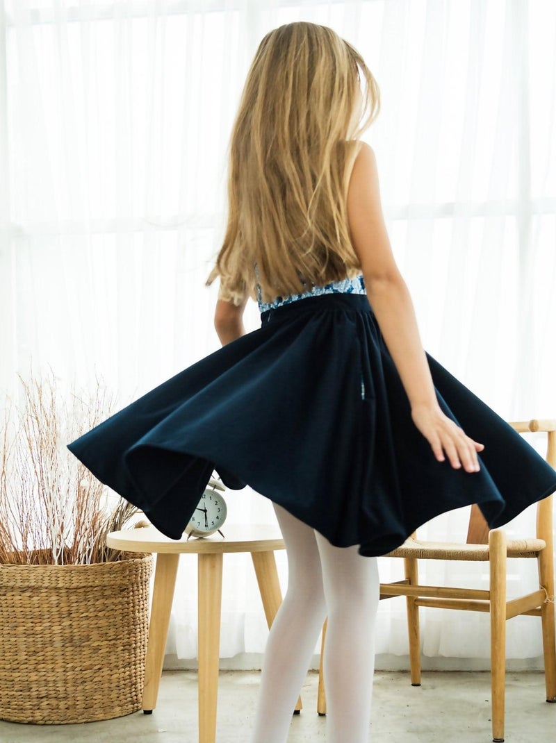 Robe Qui Tourne     et Fleurie Liberty    HEPBURN - La Faute à Voltaire Bleu marine - Kiabi