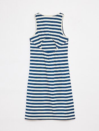 Robe sans manches ouverte dans le dos