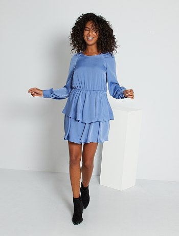 Robe satinée à volants