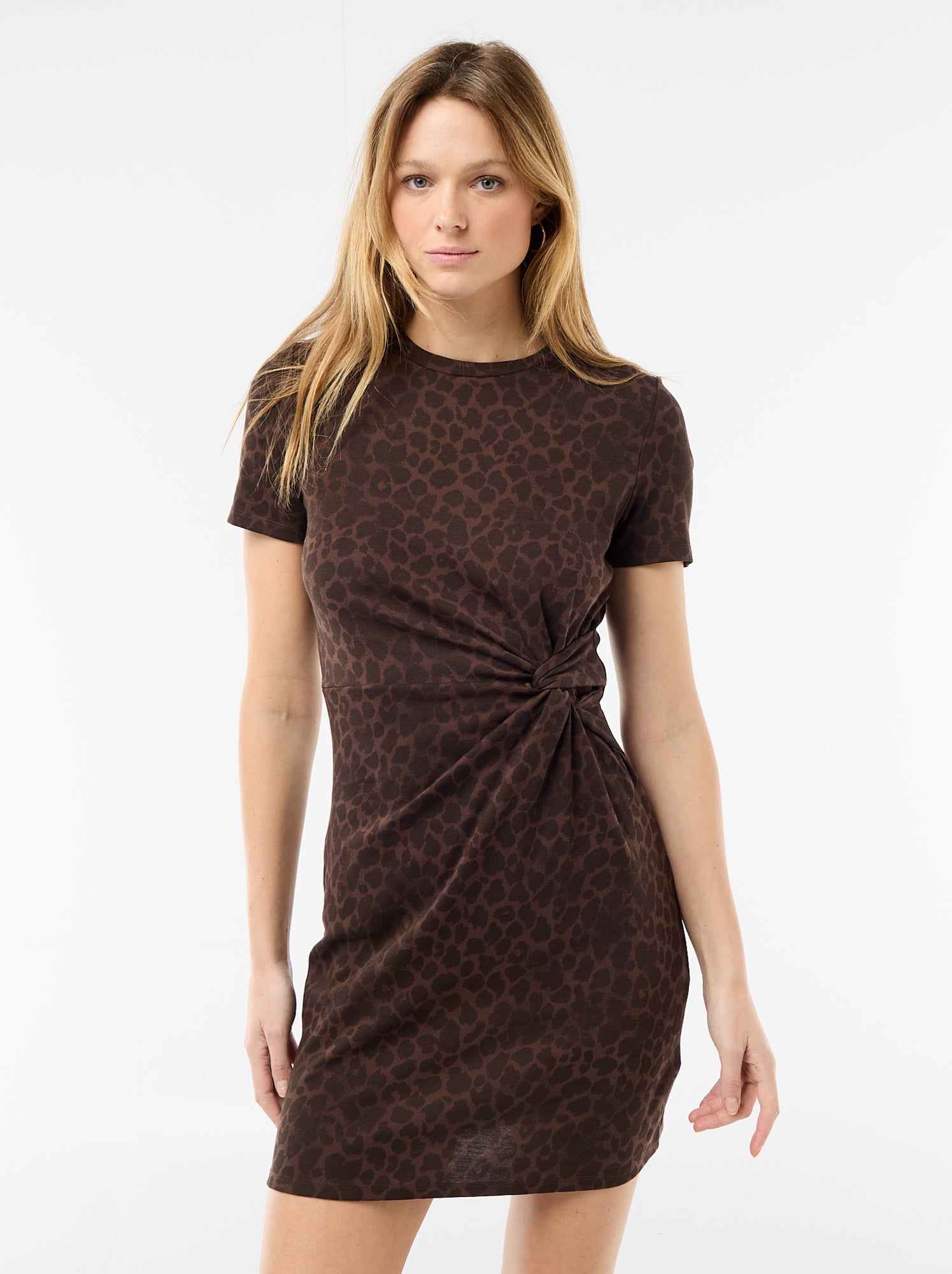 Robe t-shirt courte avec nœud fantaisie