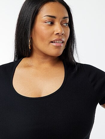 Robe t-shirt unie finement côtelée à manches courtes