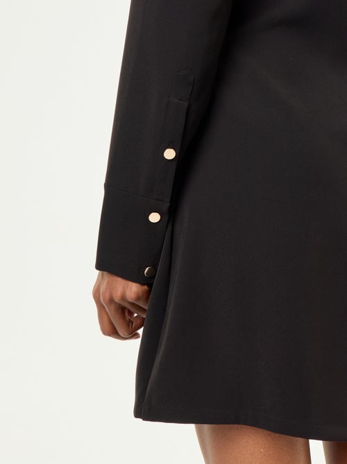 Robe unie avec détails dorés - Kiabi Robe unie avec détails dorés - Kiabi