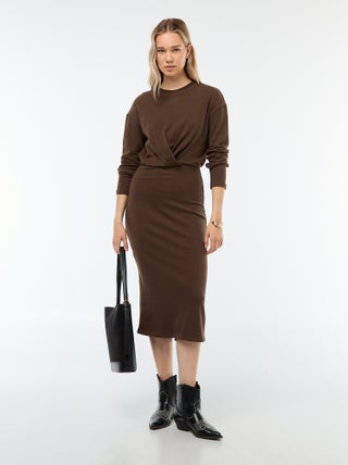 Robe unie coupe midi unie à manches longues