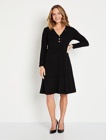 Robe unie courte col V en maille côtelée