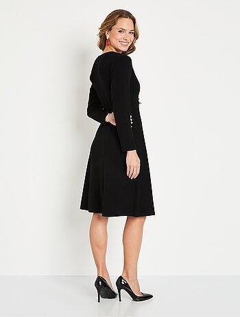Robe unie courte col V en maille côtelée