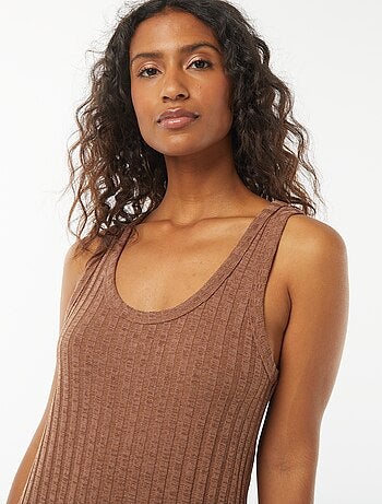 Robe unie sans manches