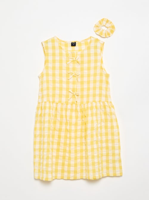 Robe vichy à manches courtes avec nœud + chouchou - Kiabi Robe vichy à manches courtes avec nœud + chouchou - Kiabi
