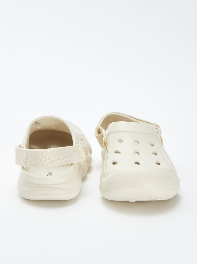 Sabots en plastique moulé beige - Kiabi