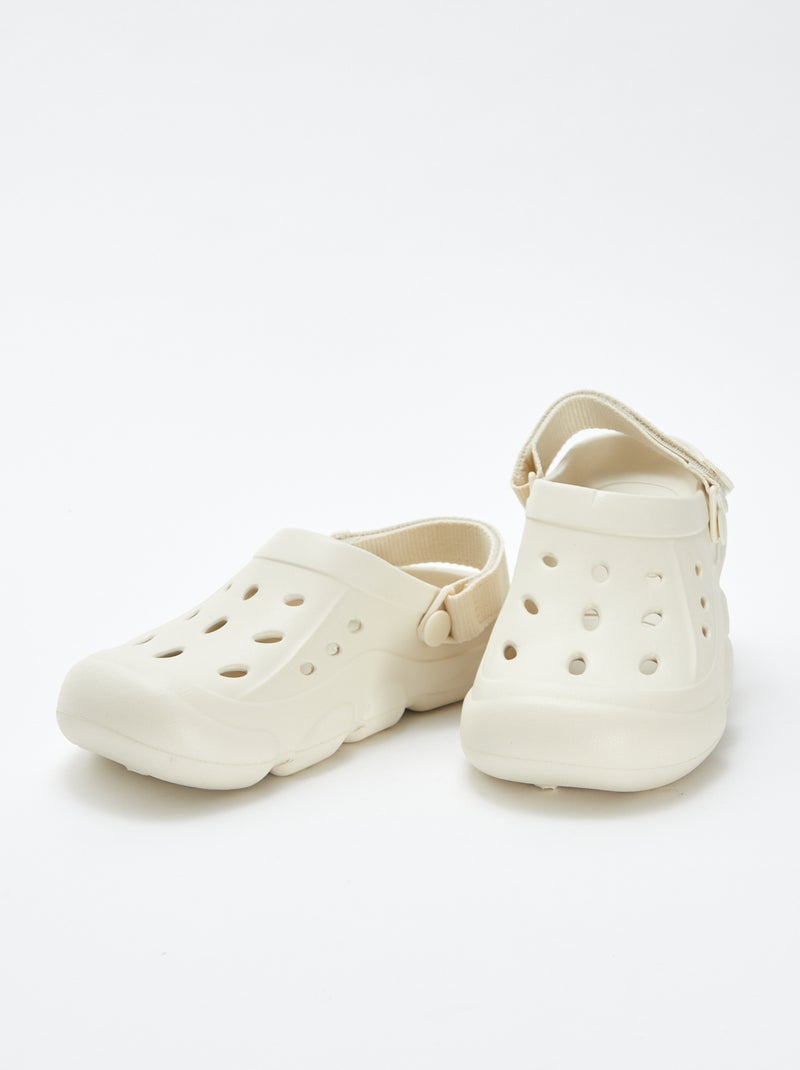 Sabots en plastique moulé beige - Kiabi