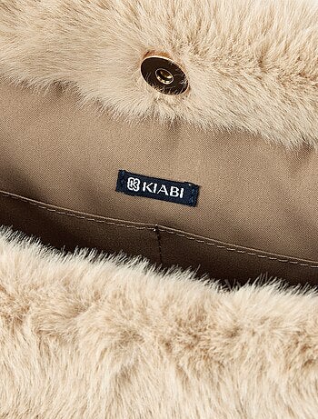 Sac forme bourse en maille poilue