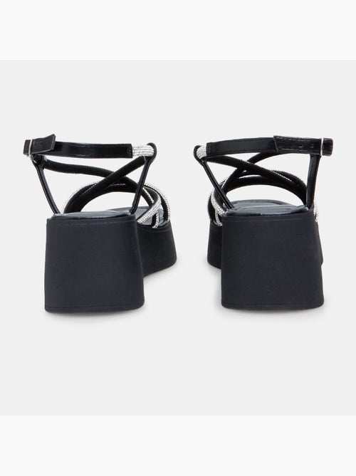 Sandale avec talon compensé de 6 cm BATA - Kiabi Sandale avec talon compensé de 6 cm BATA - Kiabi