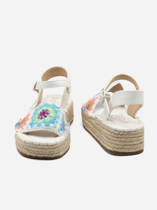 Sandale compensée à broderies - Kiabi