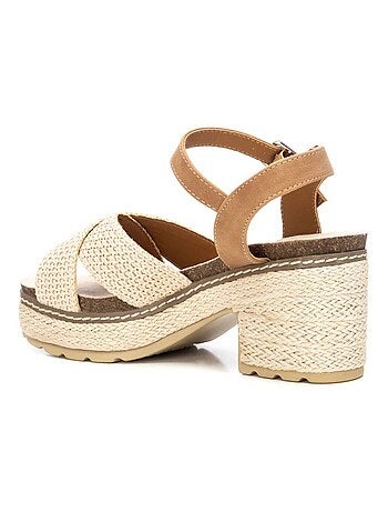 Sandale décontractée à talon avec boucle