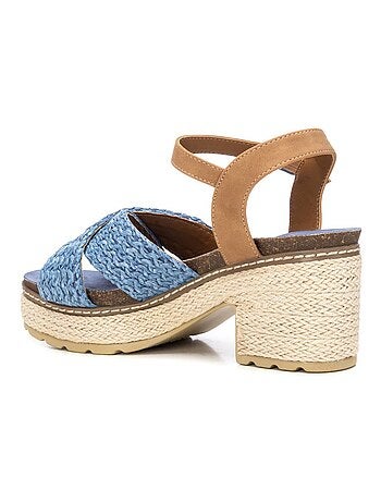 Sandale décontractée à talon avec boucle