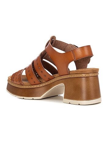 Sandale décontractée à talon avec boucle