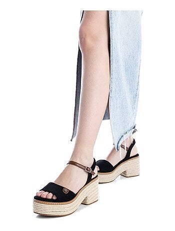 Sandale décontractée à talon avec boucle