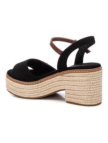 Sandale décontractée à talon avec boucle