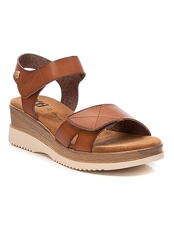 Sandale fermeture adhérente