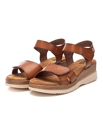 Sandale fermeture adhérente