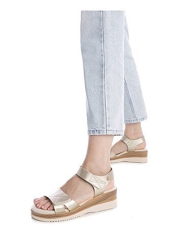 Sandale fermeture adhérente