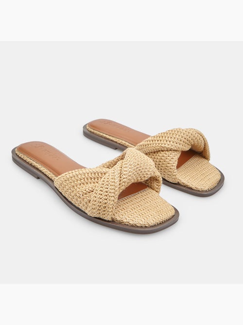 Sandale plate avec bande en tissu - Kiabi