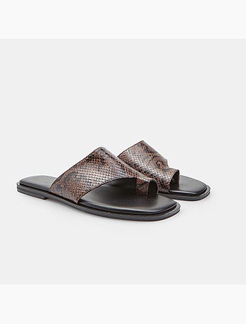 Sandale plate avec bride entre les orteils effet animalier