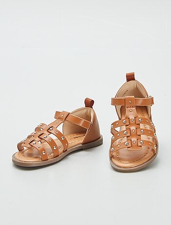 Sandales à brides cloutées