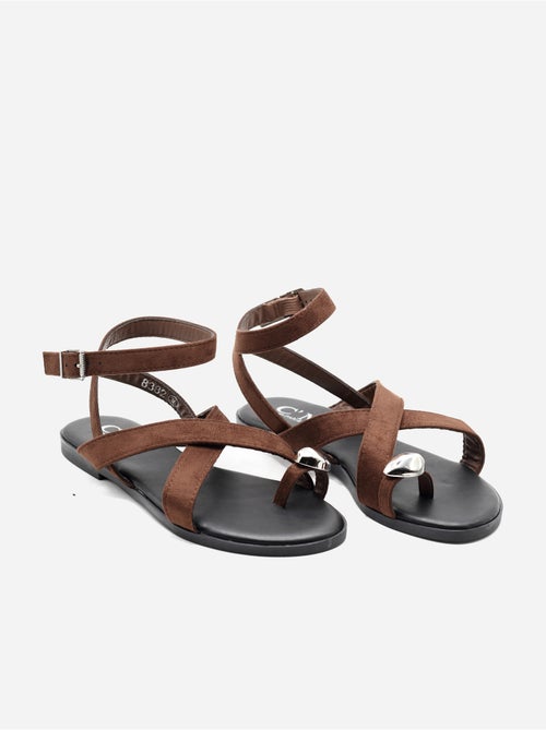 Sandales à brides croisées - C M - Kiabi