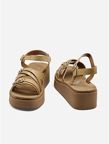 Sandales à brides multiples