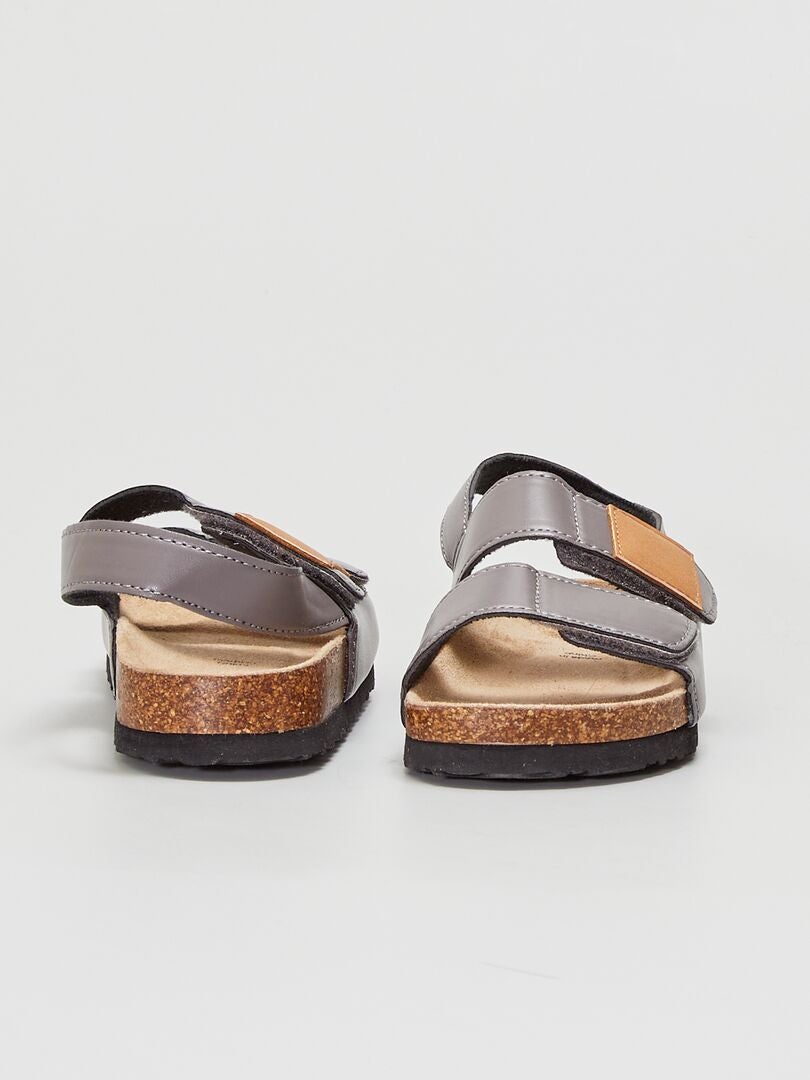 Sandales à scratchs gris - Kiabi