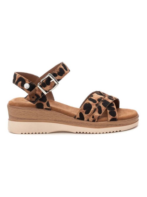 Sandales à semelle compensée avec boucle - Kiabi