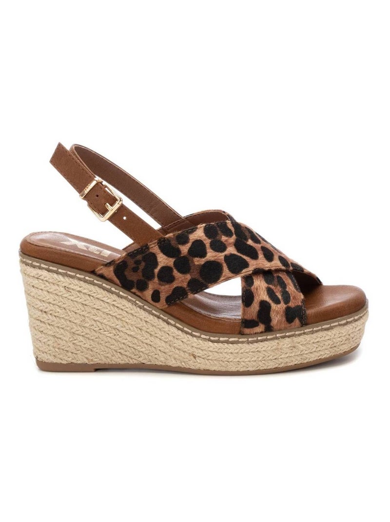 Sandales à semelle compensée avec boucle Camel - Kiabi