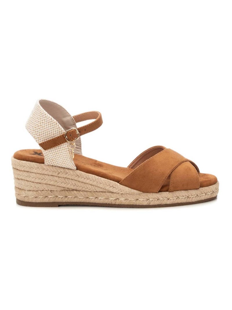 Sandales à semelle compensée avec boucle Camel - Kiabi