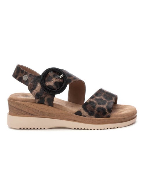 Sandales à semelle compensée avec boucle - Kiabi