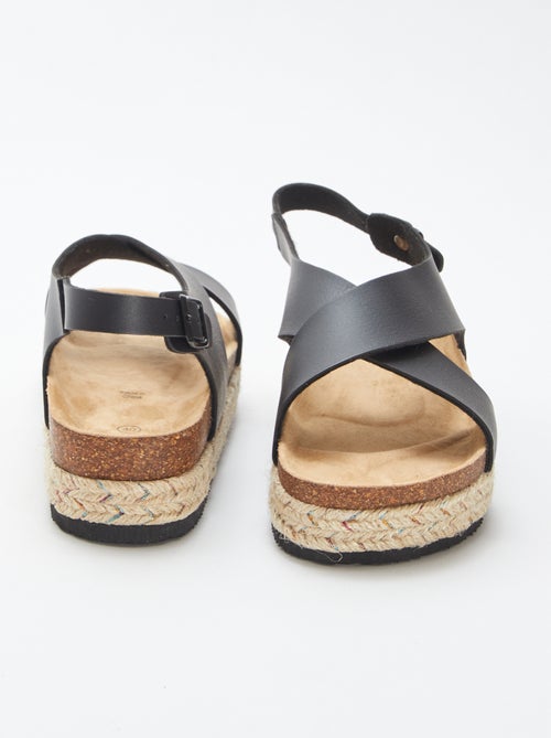 Sandales avec brides croisées - Kiabi