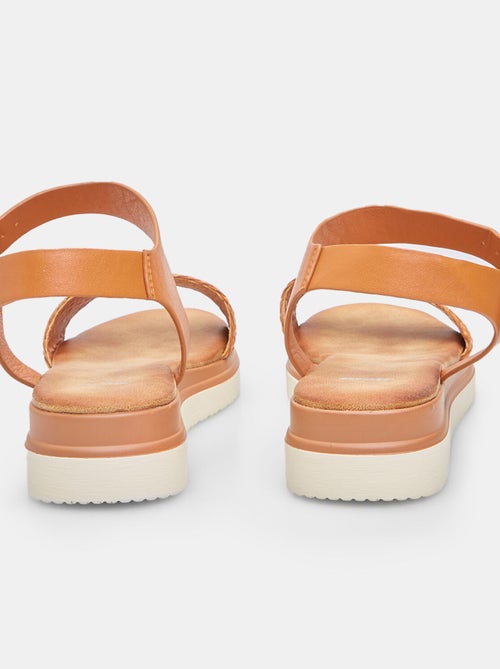 Sandales avec effet cuir tressé BATA - Kiabi Sandales avec effet cuir tressé BATA - Kiabi