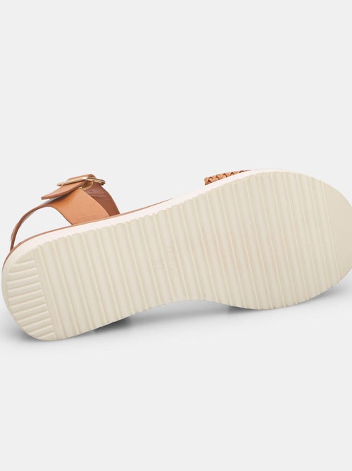 Sandales avec effet cuir tressé BATA - Kiabi Sandales avec effet cuir tressé BATA - Kiabi