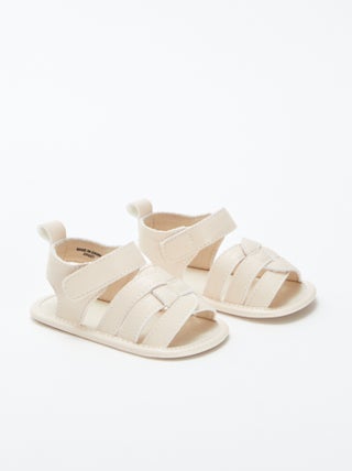 Sandales avec lanières croisées