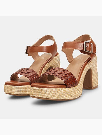 Sandales avec large talon en raphia BATA
