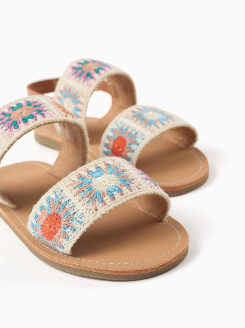 Sandales avec motif floral au crochet - Kiabi