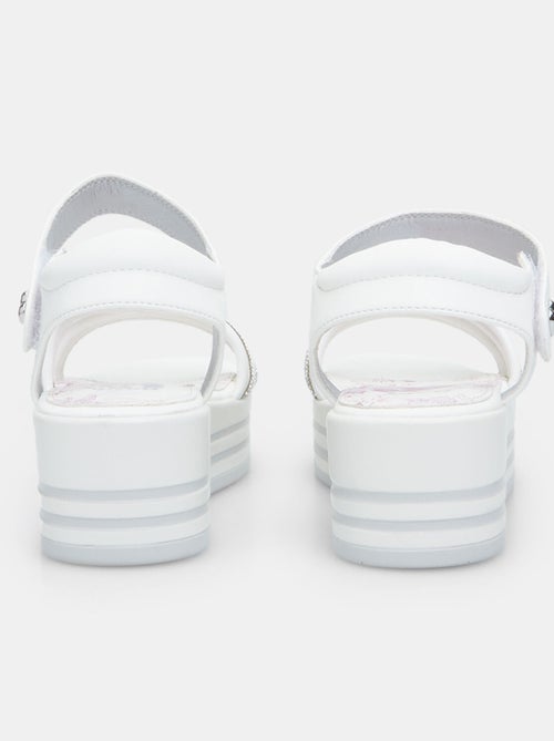 Sandales avec plateforme BATA - Kiabi Sandales avec plateforme BATA - Kiabi