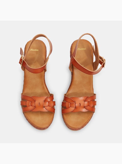 Sandales avec semelle compensée en similicuir tressé BATA - Kiabi Sandales avec semelle compensée en similicuir tressé BATA - Kiabi